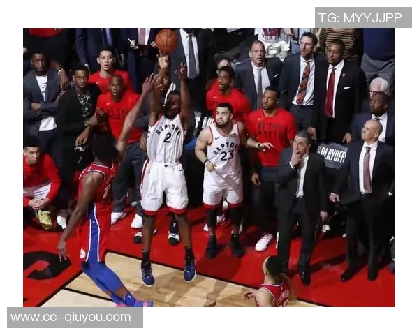 恩比德背打里夫斯巧妙转身却错失关键跳投遗憾未能得分